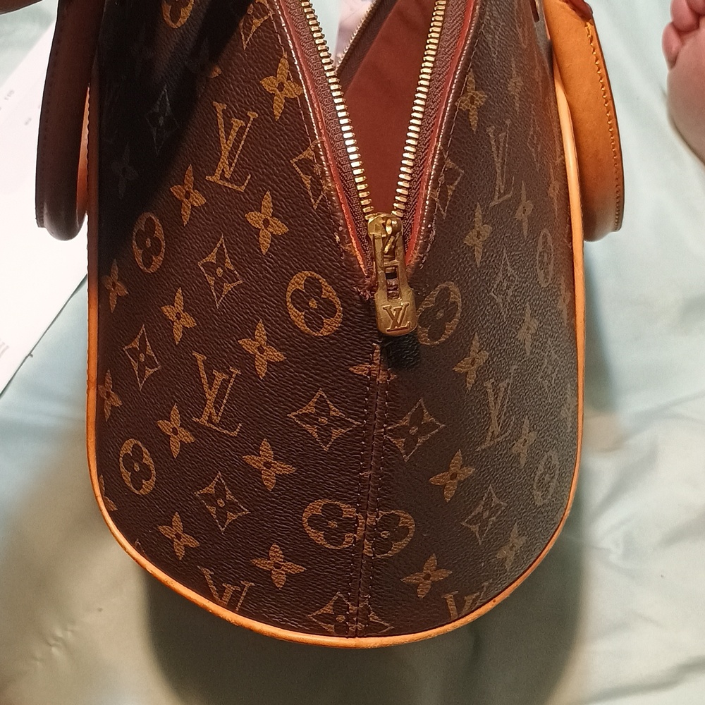 Louis Vuitton Classic Monogram Shoulder Bag - Picture 8 of 11